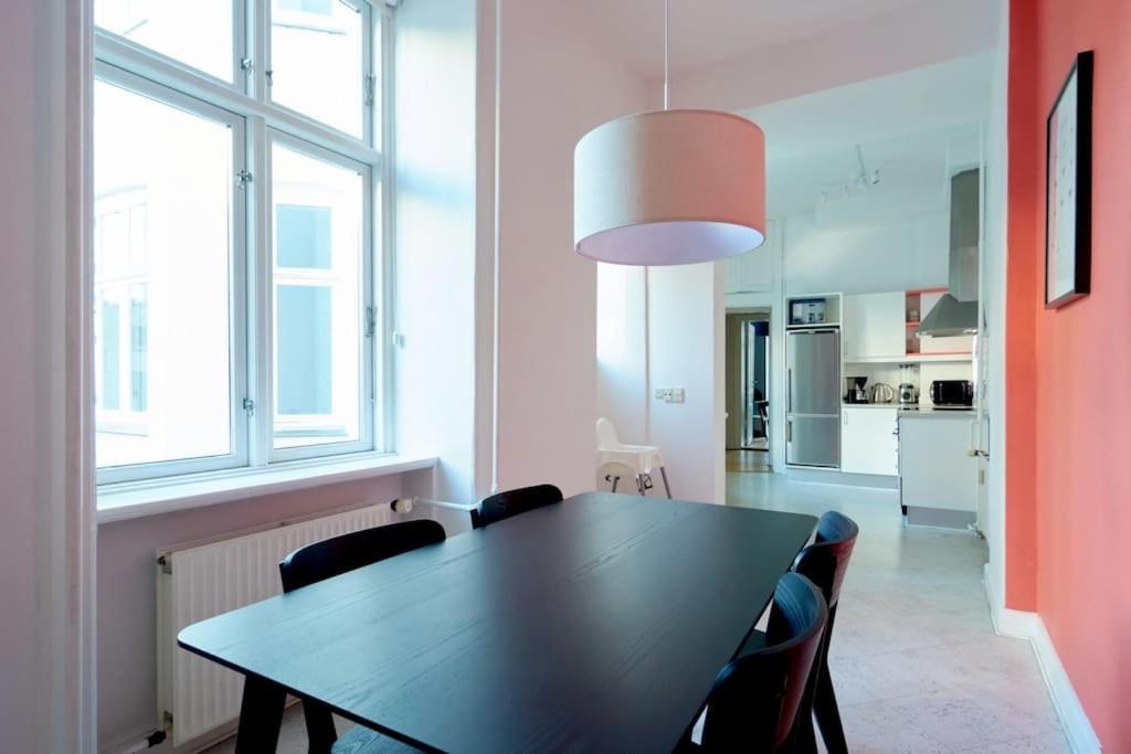 Moderen And Sleek 3Br With Bath By The Lakes And Metro 哥本哈根 外观 照片